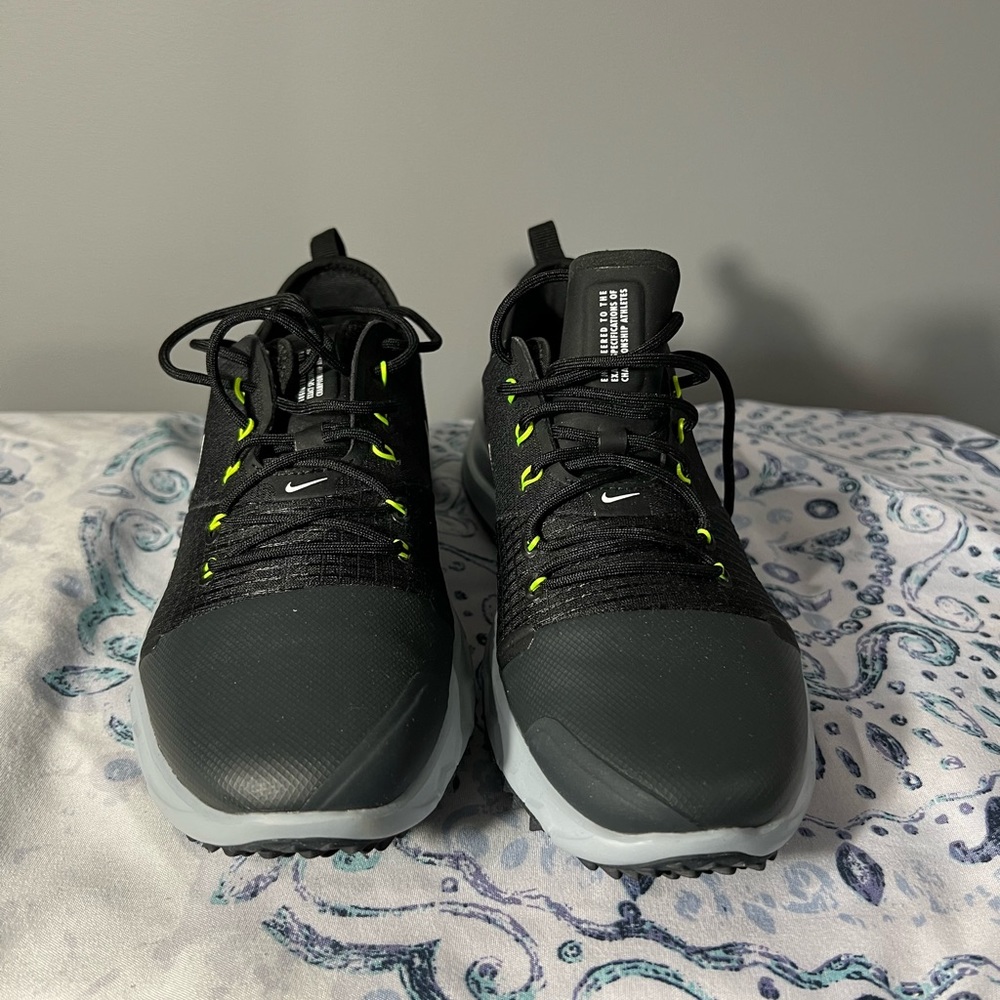 Women’s Nike Golf Shoes - Picture 2 of 5